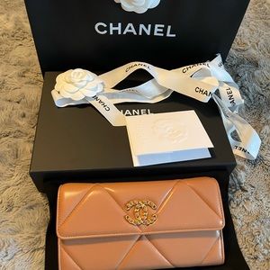 100% Authentic Chanel 19 Wallet Lambskin